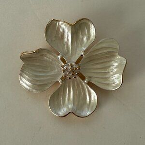 Vintage Gold-Tone & Pearl White Dogwood Flower Brooch Pin